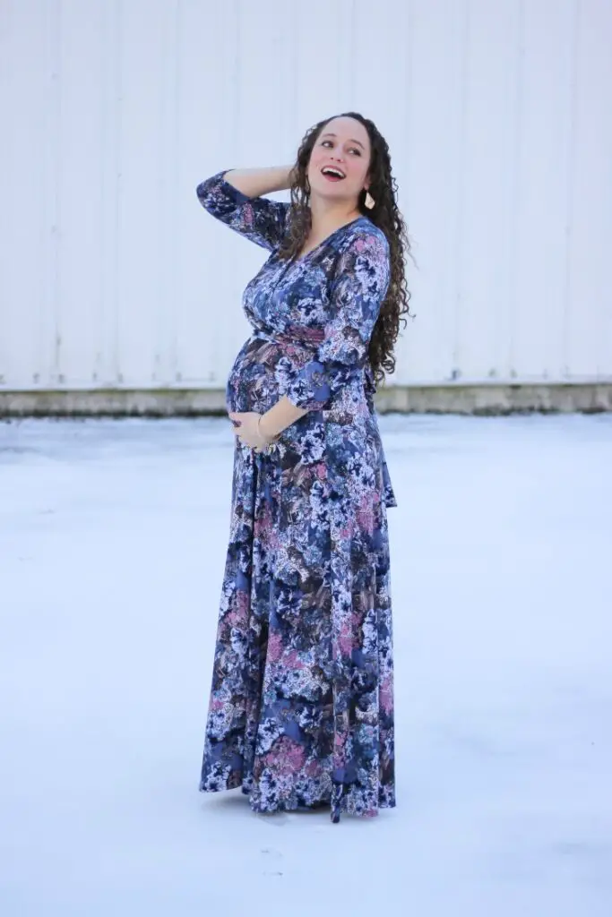 20 Winter Baby Shower Outfits & Combinations For Mom-To-Be