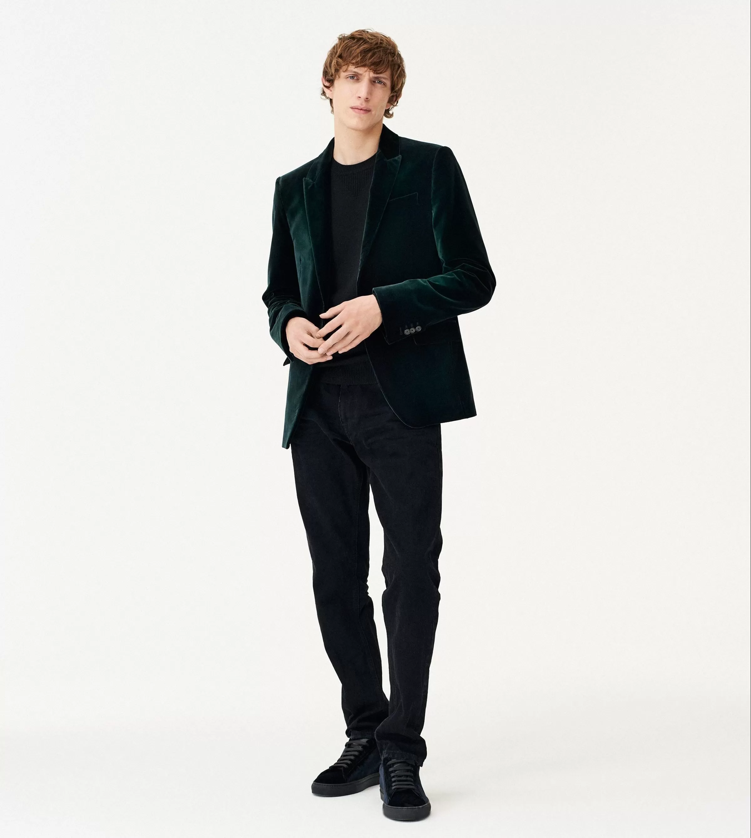 How To Wear Velvet Suits Men 12