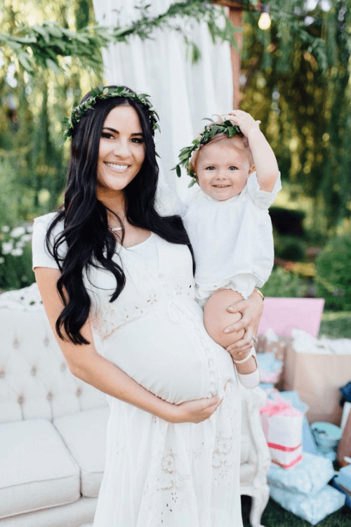 15 Best Baby Shower Outfits For Family: Mom, Dad & Kids