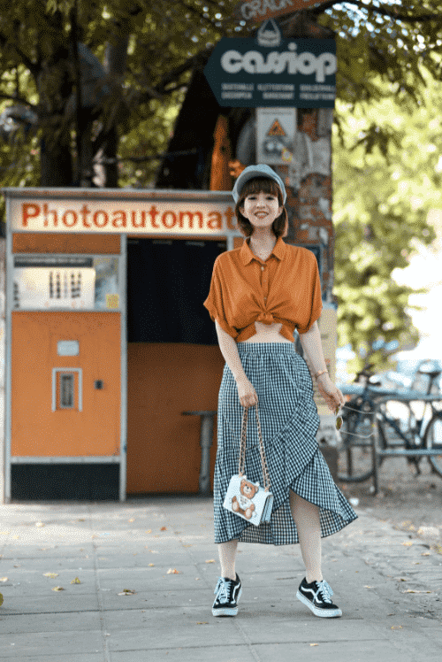 Retro Outfit Ideas: 18 Tips on How to Dress Retro This