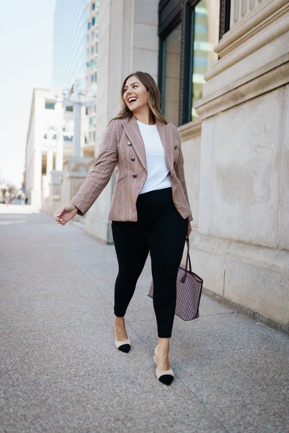 Business Casual Attire Guide for Women: 18 Outfits for 2022
