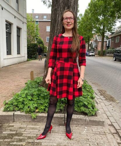 How to Wear a Checkered Dress? 20 Best Checked Dress Outfits