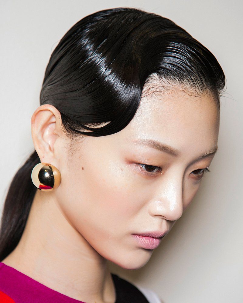 23 Hairstyles for Greasy Hair Without Dry Shampoo to Try Now