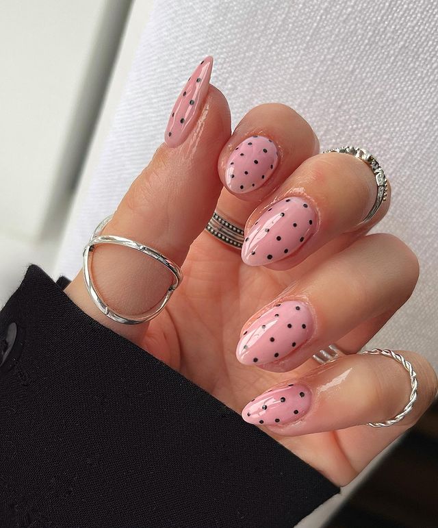 Manicure Ideas with Polka dots for Short Nails