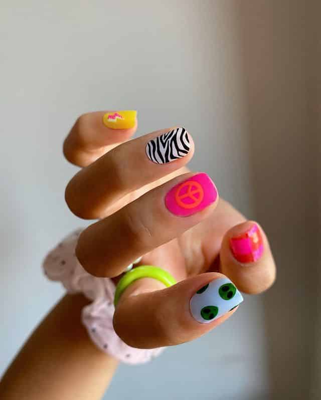 Mismatched Printed Manicure Ideas for Short Nails