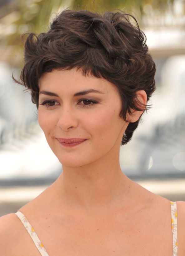 20 Best Short Hairstyles For Girls With Round Faces To Try