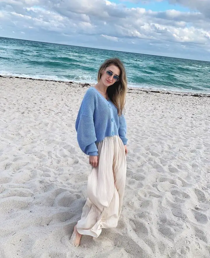 How To Wear A Blue Sweater – 20 Outfit Ideas