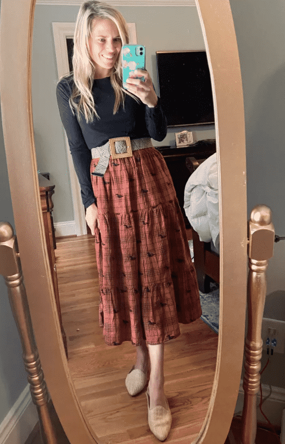 27 Belts with Skirts Outfits: How to Wear a Belt with Skirt?