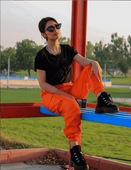 orange pants outfits