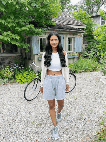Grey Shorts Outfit Ideas