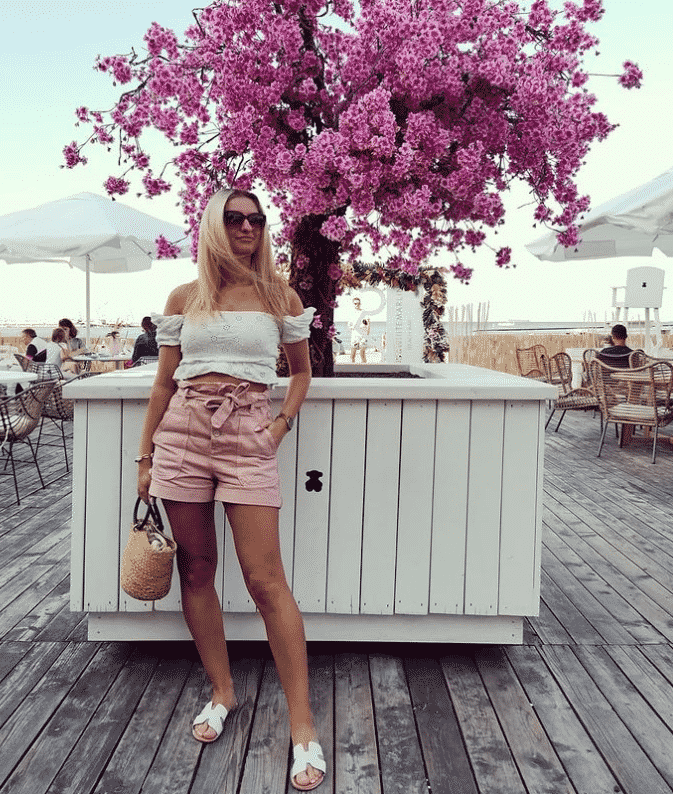 what to wear with pink shorts