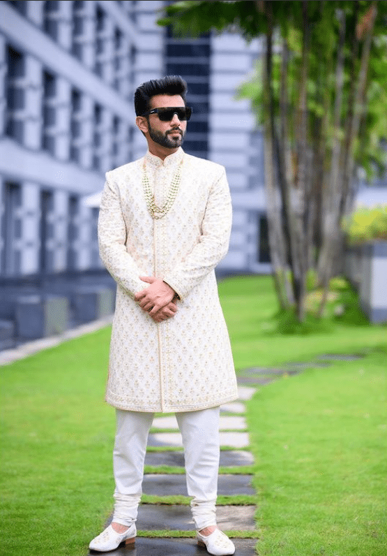 17 Fun Holi Outfits for Men - What to Wear for Holi 2022?