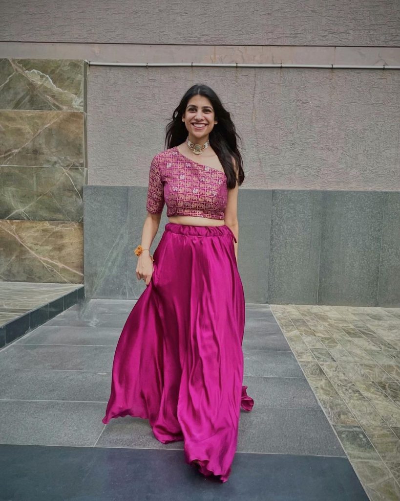 What to Wear on Raksha Bandhan? 18 Stunning Women's Outfits