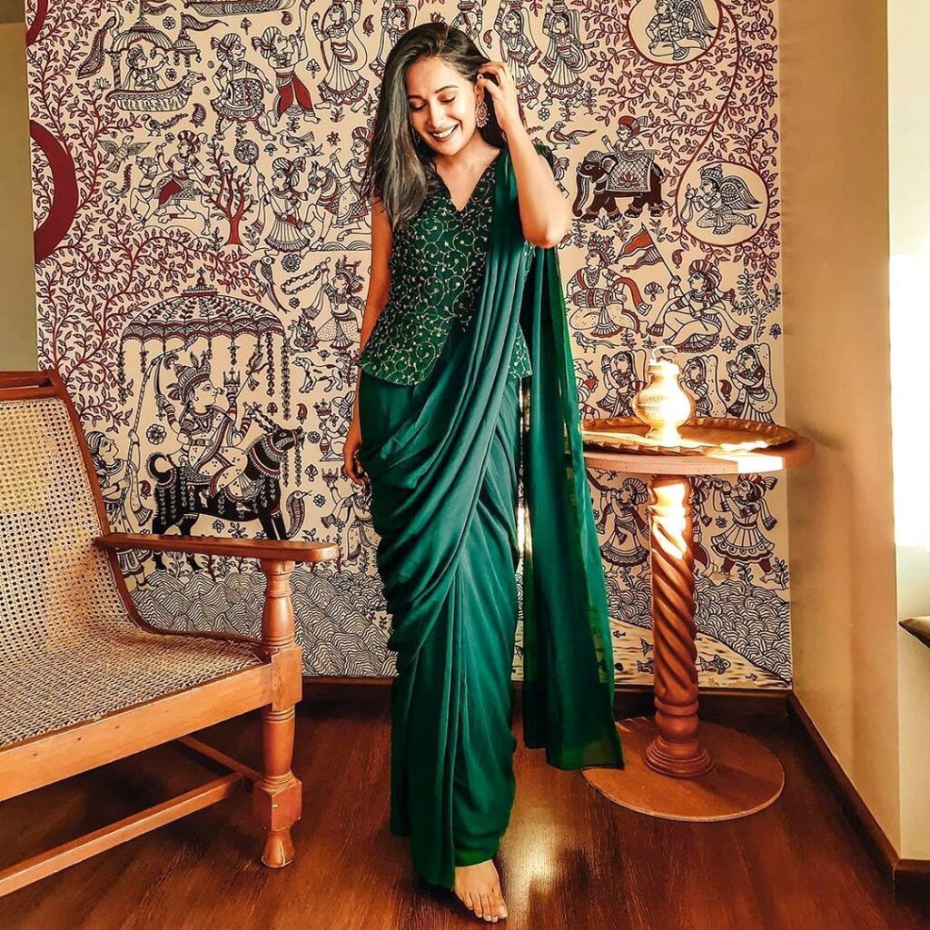 how to wear saree with peplum