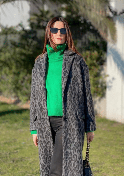 what-to-wear-with-green-sweater-3