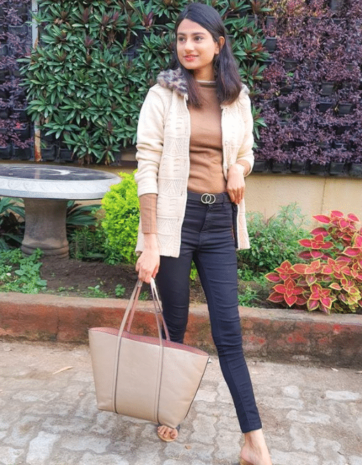 5 Perfect Monday Outfits For School & College In Winter Season
