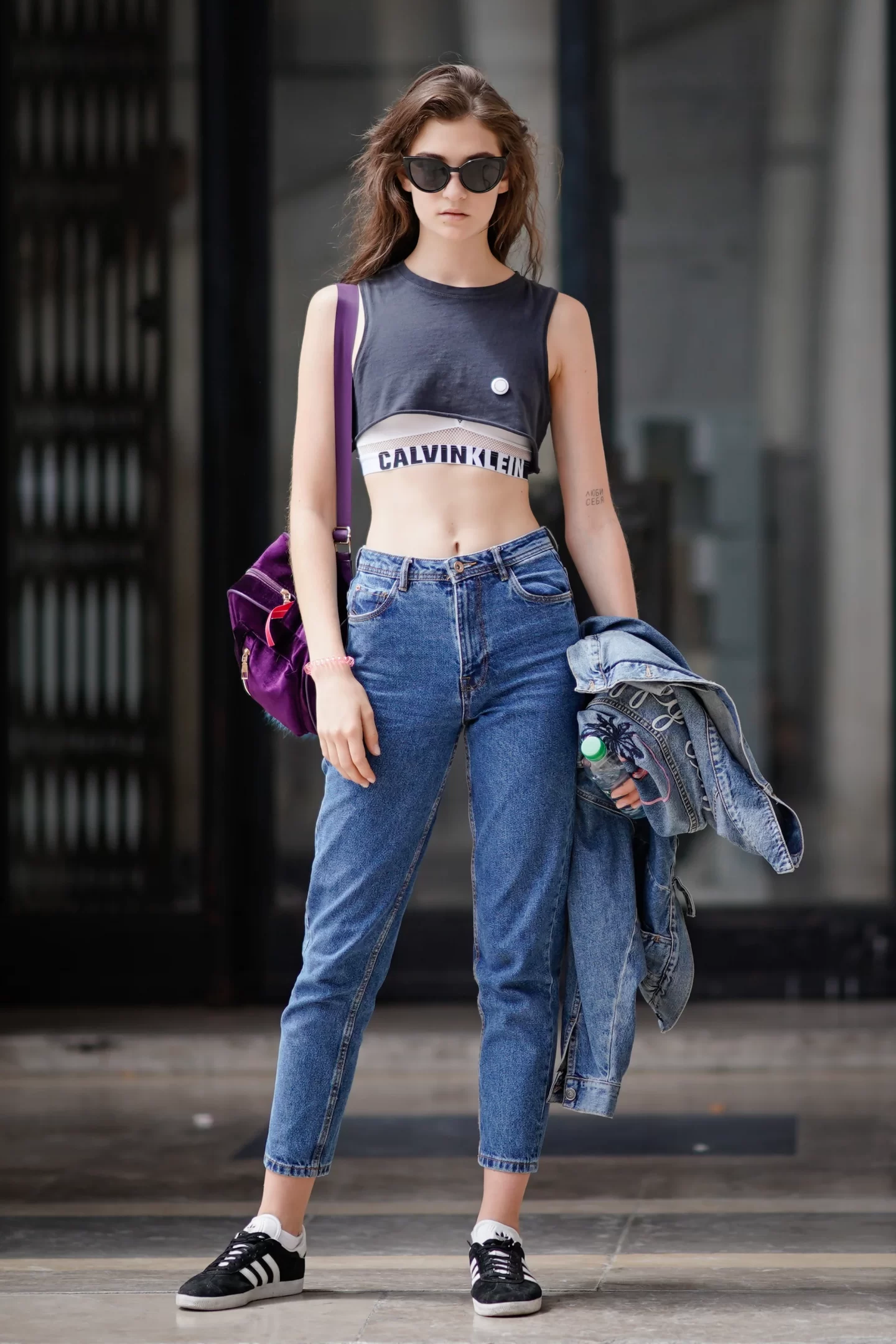 Sports bra with an all jeans look