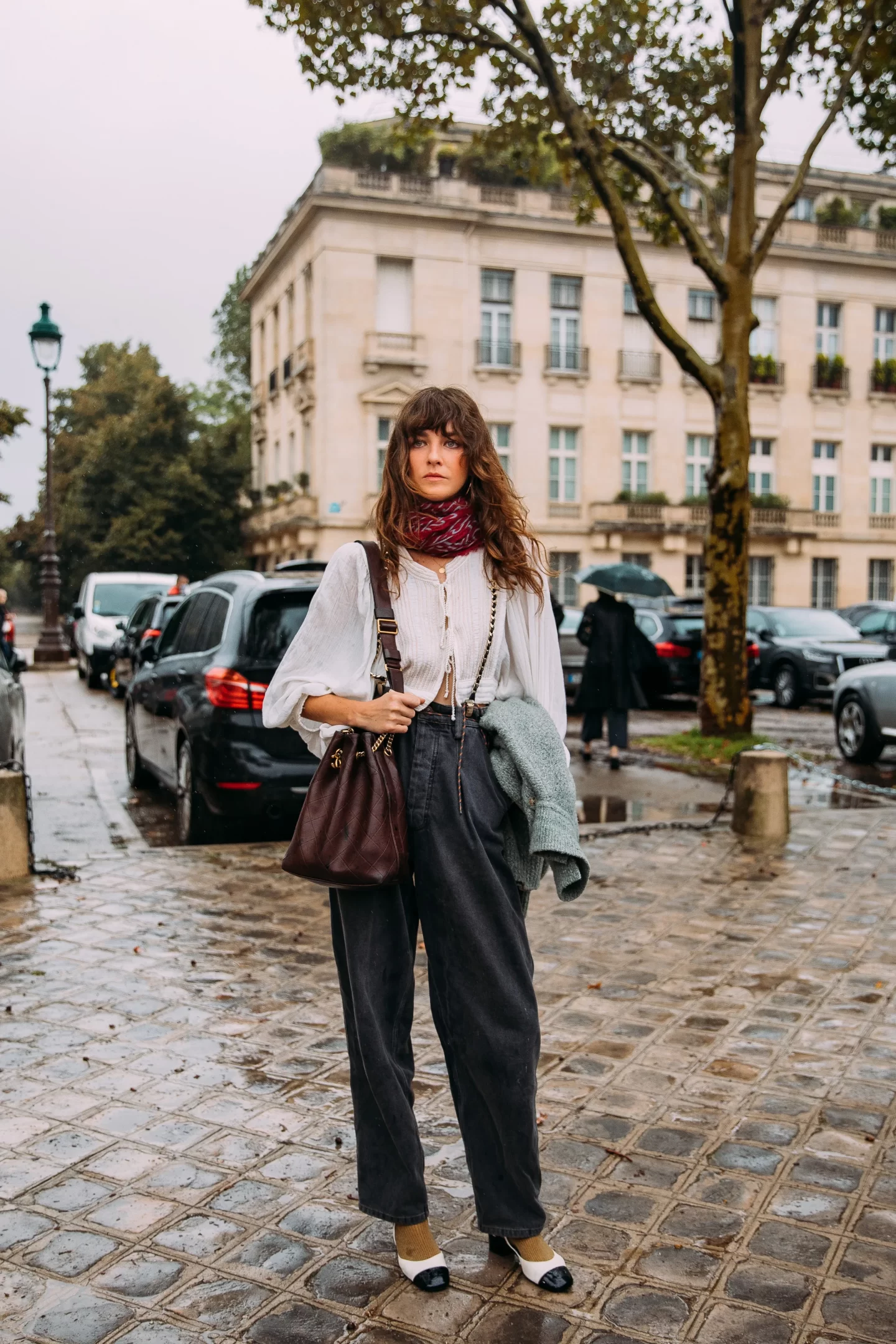 Never hesitate to add a scarf, or colored tights paris