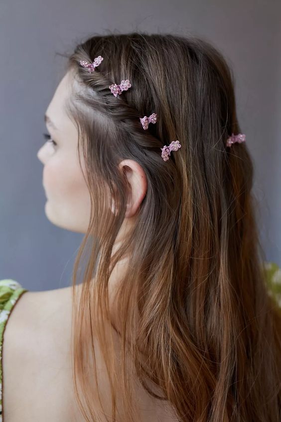 6 Cute  Easy Claw Clip Hairstyles For All Hair Lengths