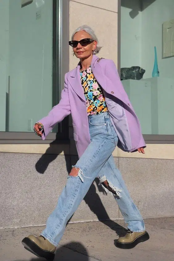 30 Street Style Outfits For Women Over 40 & 50