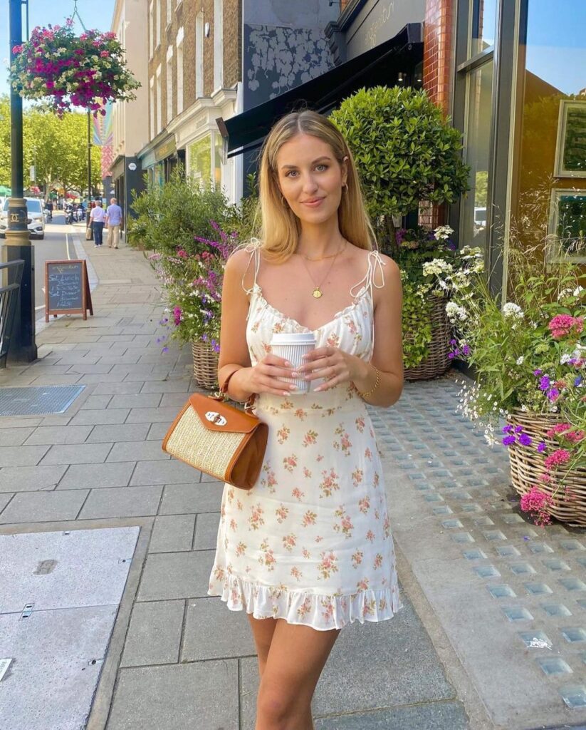 What to Wear in London in Summer? 20 Outfits & Packing List