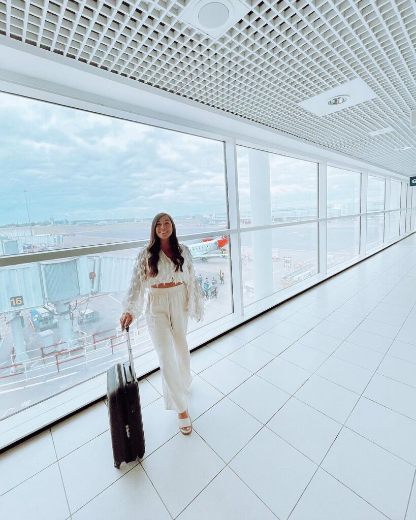 17 Best Summer Airport Outfits for Women To Wear This Year