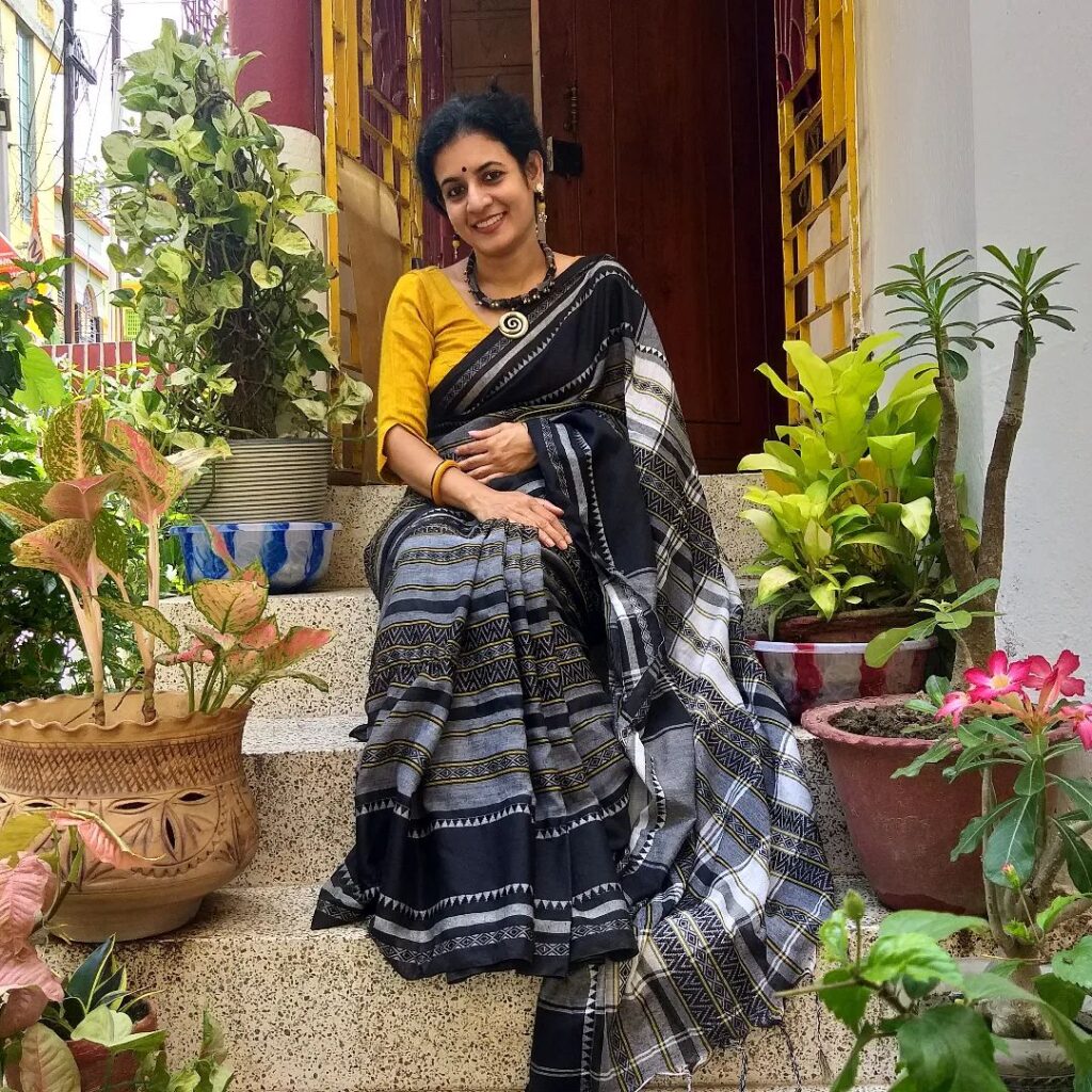 16 Latest Bengali Saree Designs and Tips on How to Wear Them