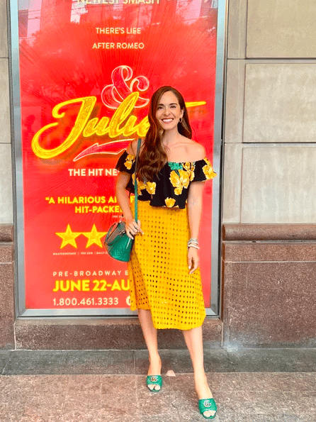 What To Wear To A Broadway Show? 20 Outfits & Styling Tips