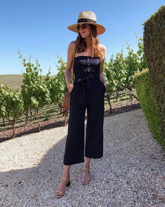 20 Wine Tasting Outfits for Women: What to Wear to a Winery?