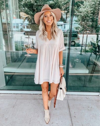 20 Wine Tasting Outfits for Women: What to Wear to a Winery?