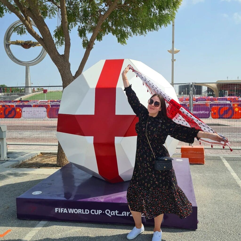 What To Wear In Qatar? 25 Best Outfit Ideas For Qatar 2022
