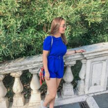 26 Best Electric Blue Outfits & Tips On How To Style Them