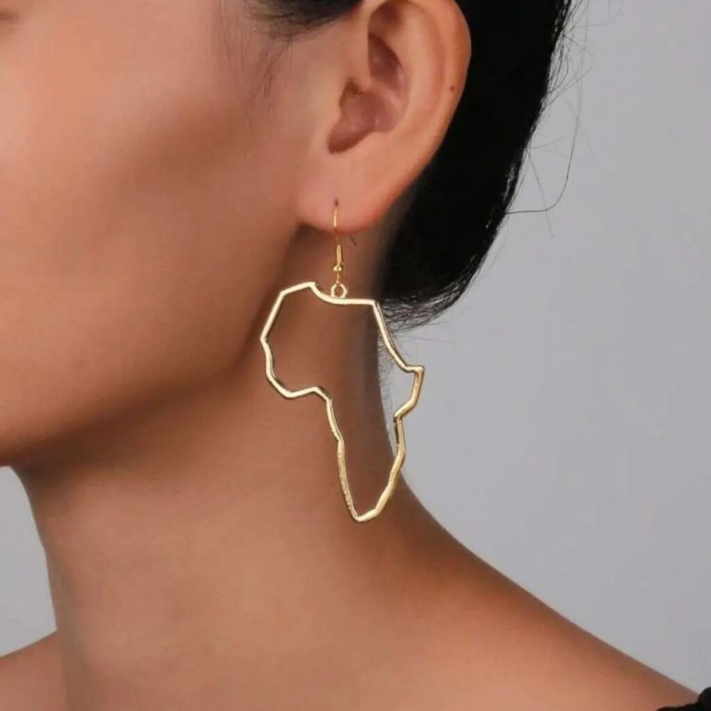 Did you know certain earrings flatter your face better  Face earrings Round  face shape Face jewellery