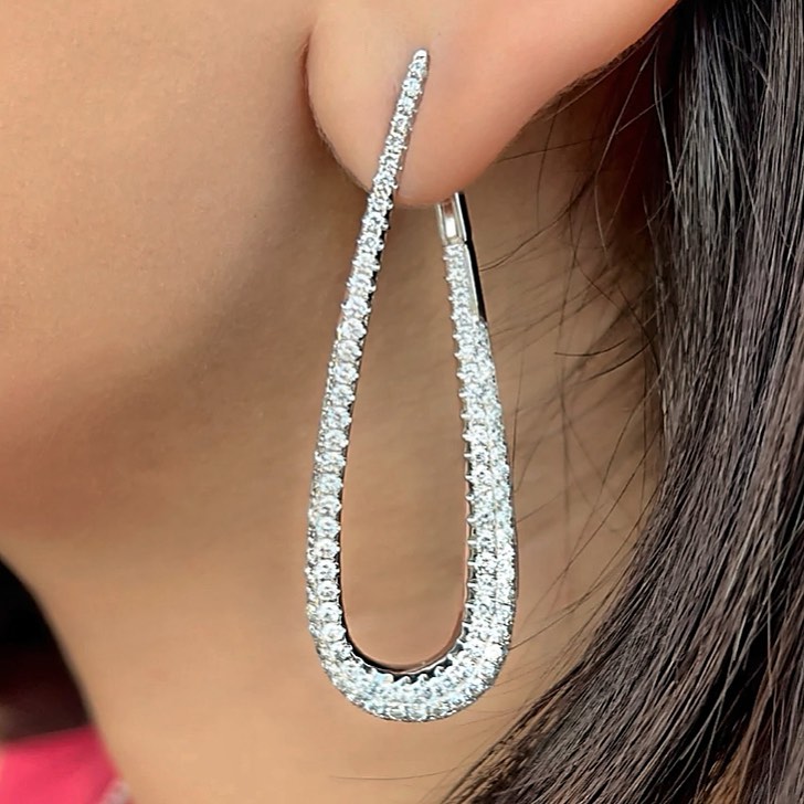 20 Best Earrings For Round Face 2023