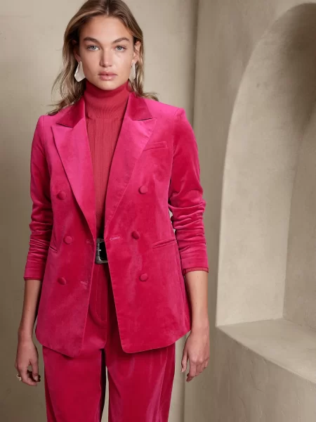 23 Best Viva Magenta Outfits (Pantone Color of the Year 2023)