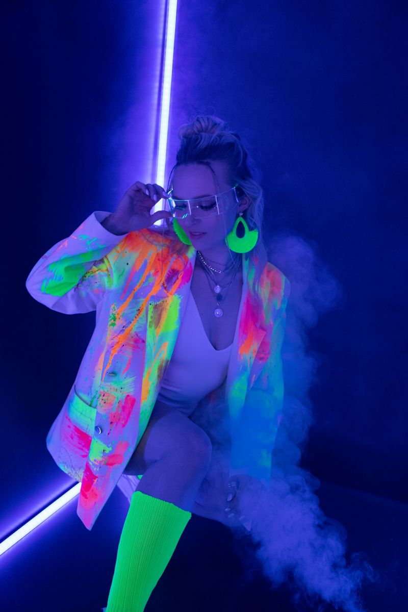 50 Best Glow In The Dark Outfits to Try