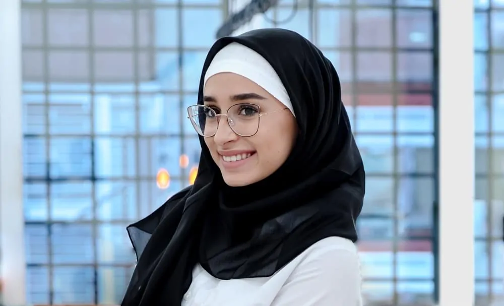 Hijab With Glasses – 15 Stylish Ideas to Try