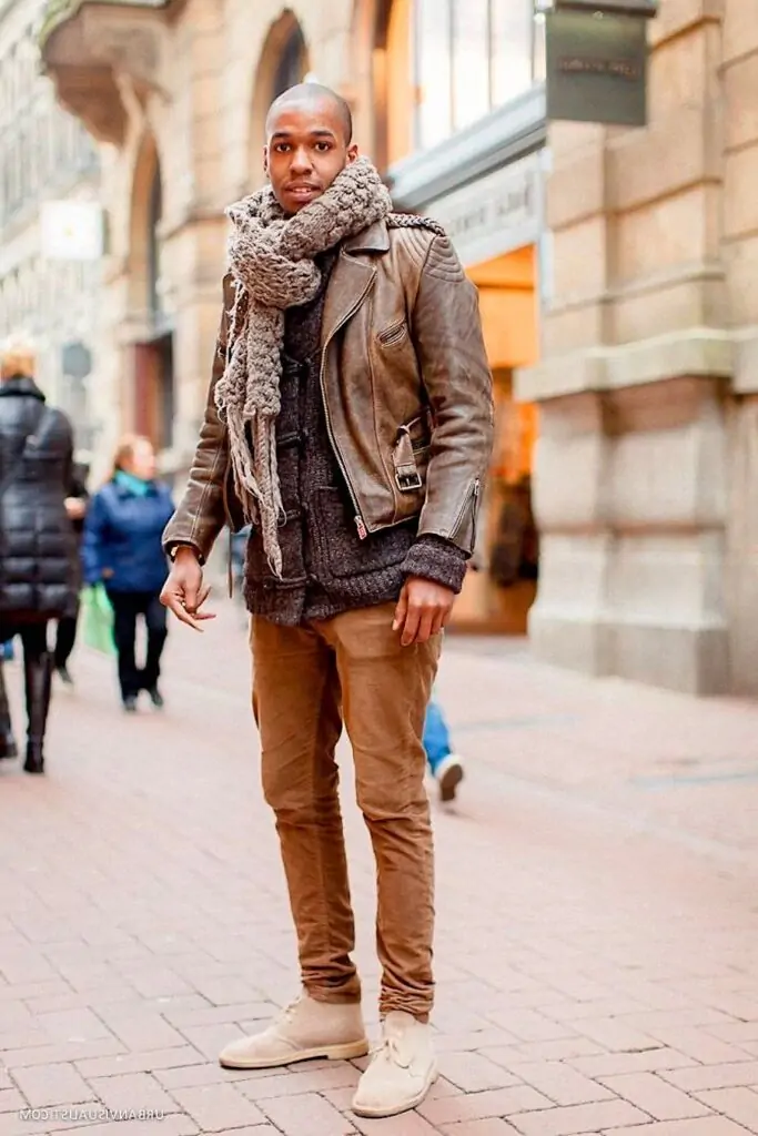 56 Best Khaki Pant Outfits For Men with Styling Tips